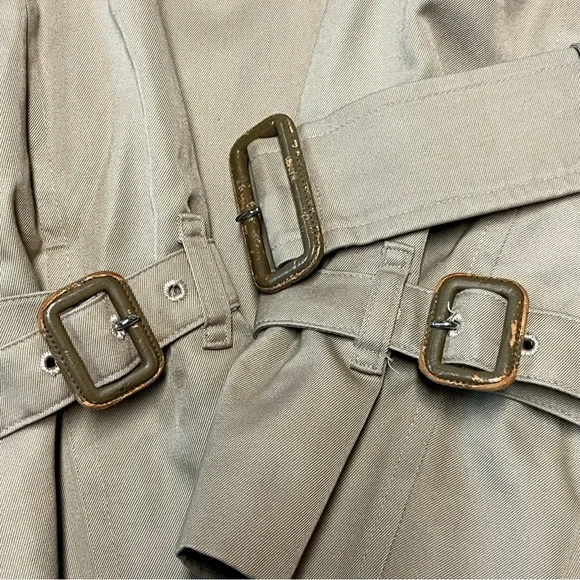 Burberry trench coat. - Picture 8 of 15